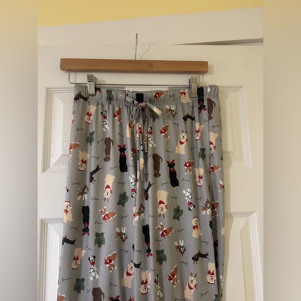 NWT Grey Holiday Dogs Pattern PJ Lounge Pants Size Medium - Picture 5 of 9